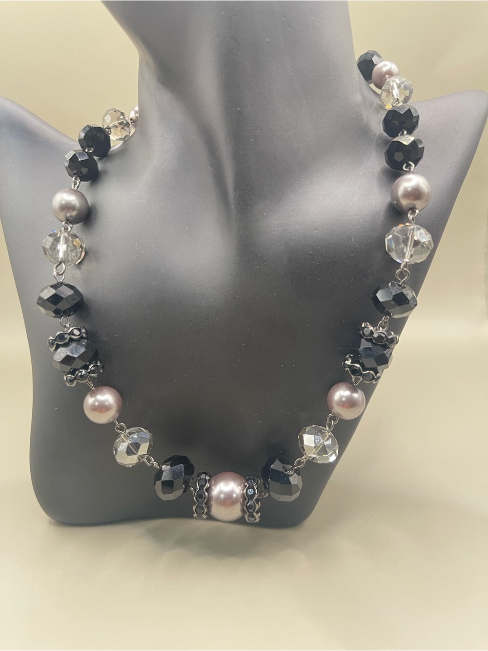 Liz Claiborne Black, Clear and Pearl Bead Necklace vintage